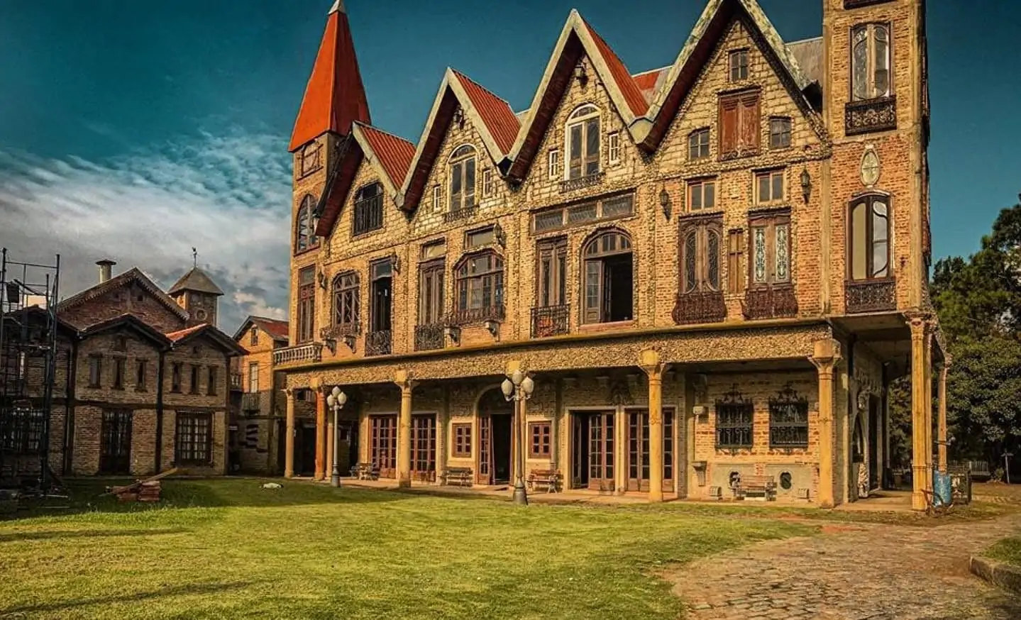 Campanopolis medieval village day trip from Buenos Aires