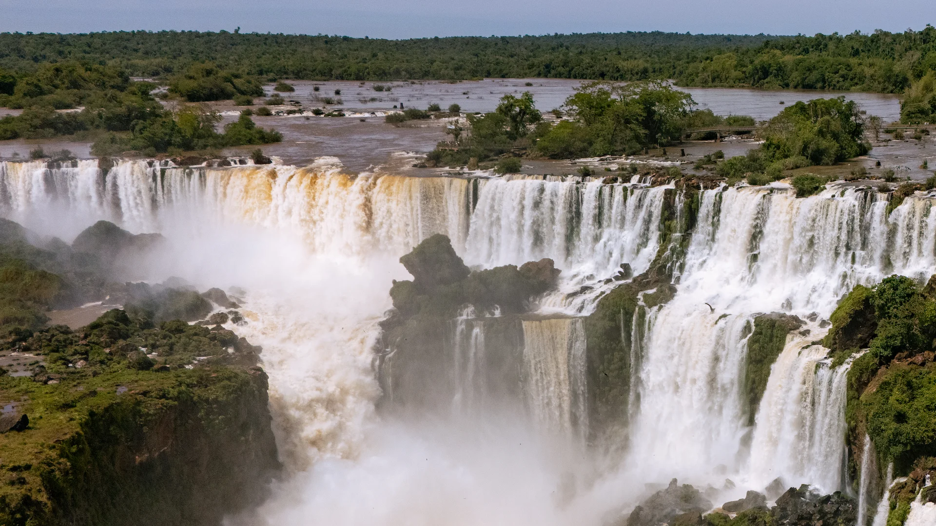 The Salto San Mart&iacute;n waterfall seen from the walkways on the Argentine side of the Iguaz&uacute; Falls
