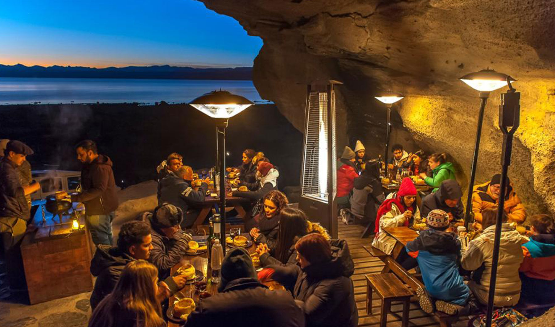 4x4 excursion to the cliffs east of El Calafate with dinner inside a cave
