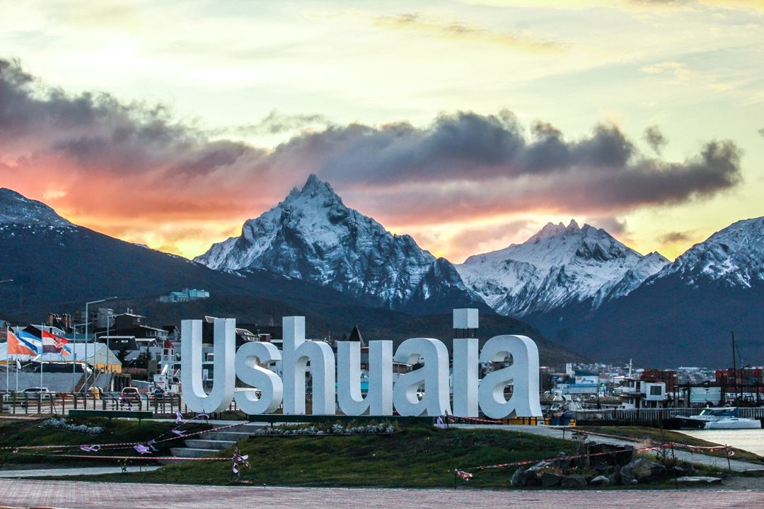 The Ushuaia sign with the Martial mountains behind it